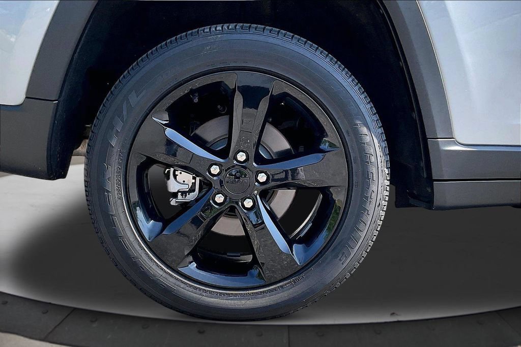 Used 2023 Jeep Grand Cherokee Altitude AWD/4WD image 40