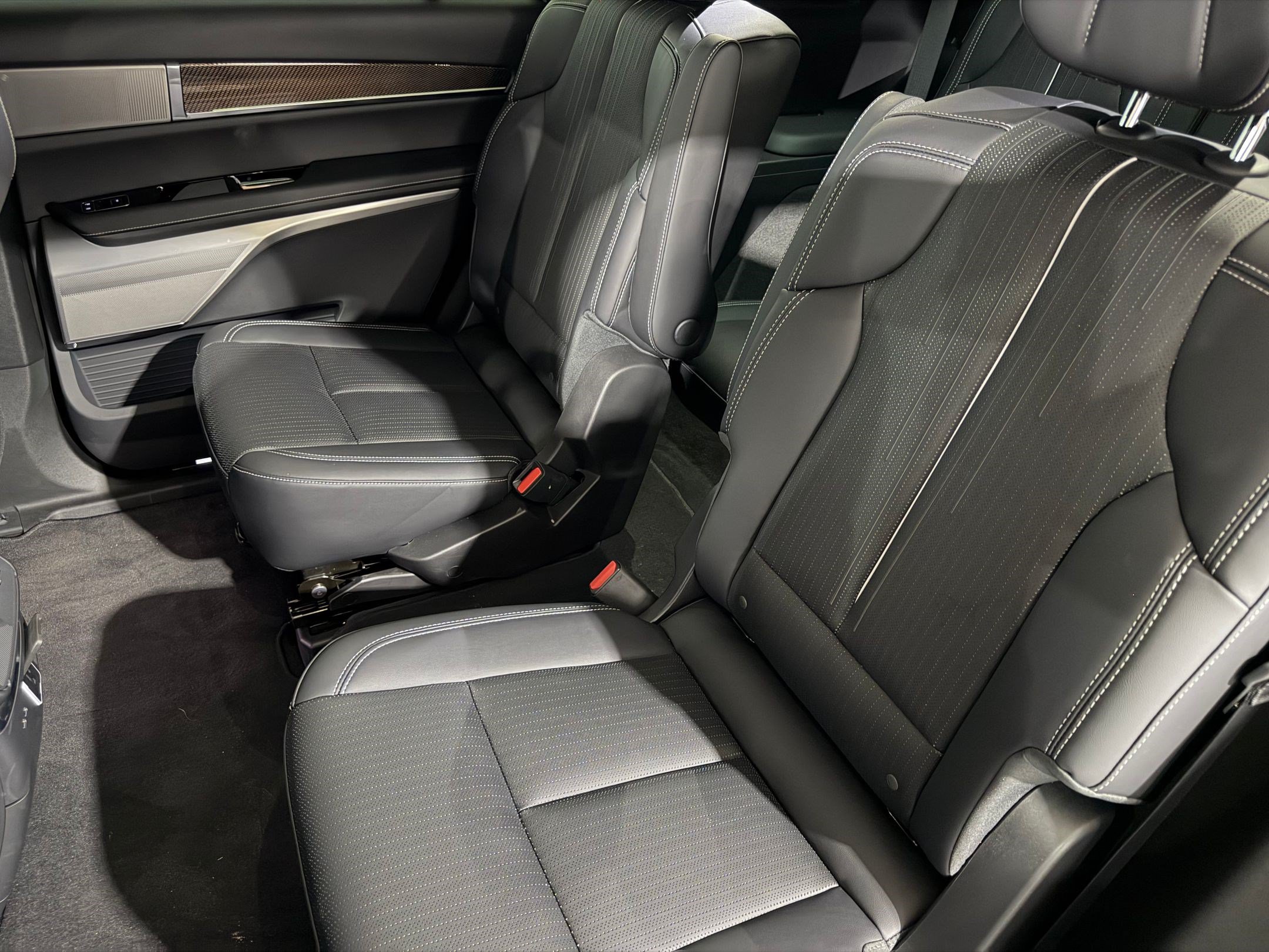 New 2026 Cadillac Vistiq Luxury AWD/4WD image 40