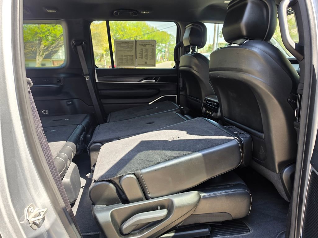 Used 2024 Jeep Wagoneer L Series II image 47