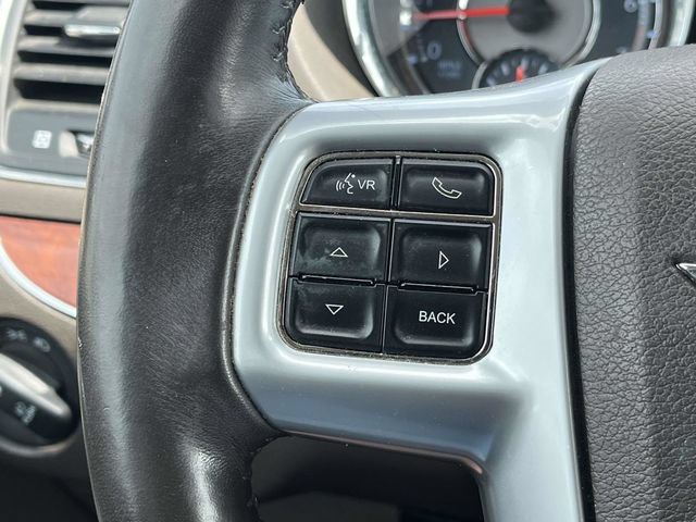 Used 2014 Chrysler Town & Country Touring FWD image 27