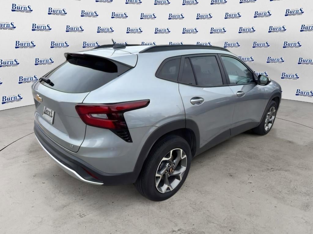Used 2025 Chevrolet Trax LT w/ LT Convenience Package FWD image 7