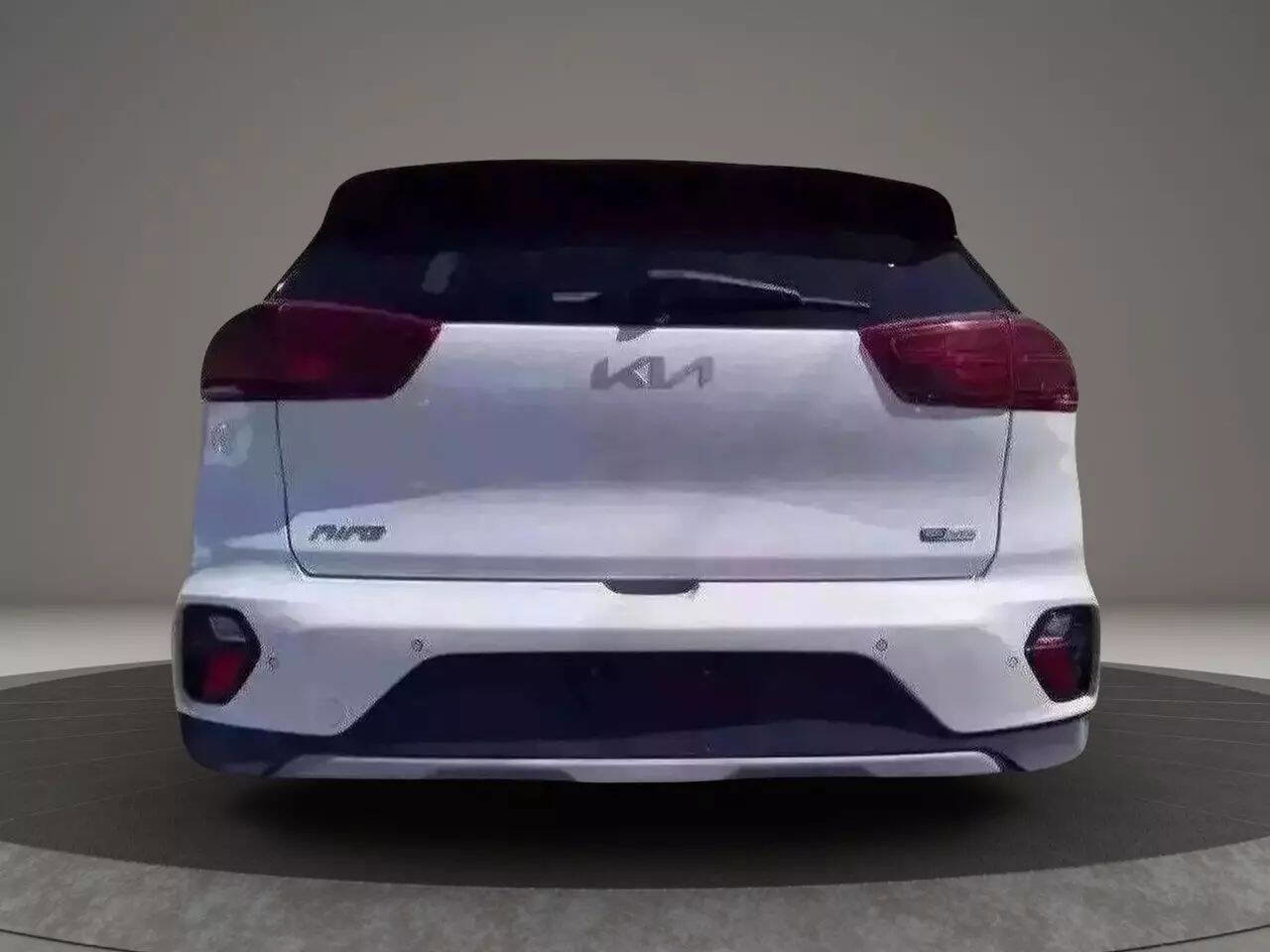 Used 2022 Kia Niro EX Premium image 8