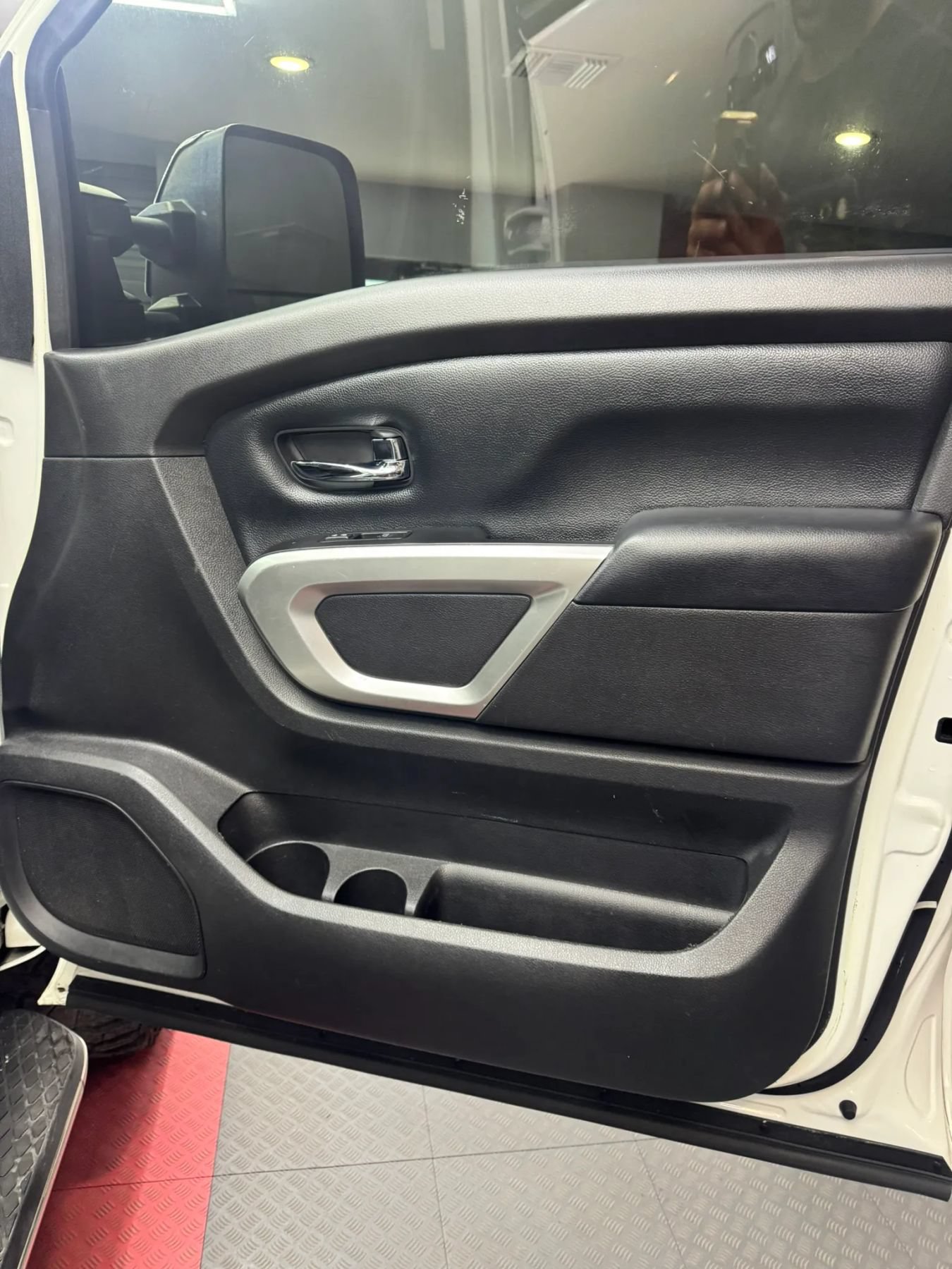 Used 2017 Nissan Titan SV RWD image 26