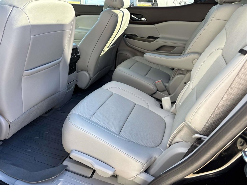 Used 2023 GMC Acadia SLT w/ Technology Package image 8
