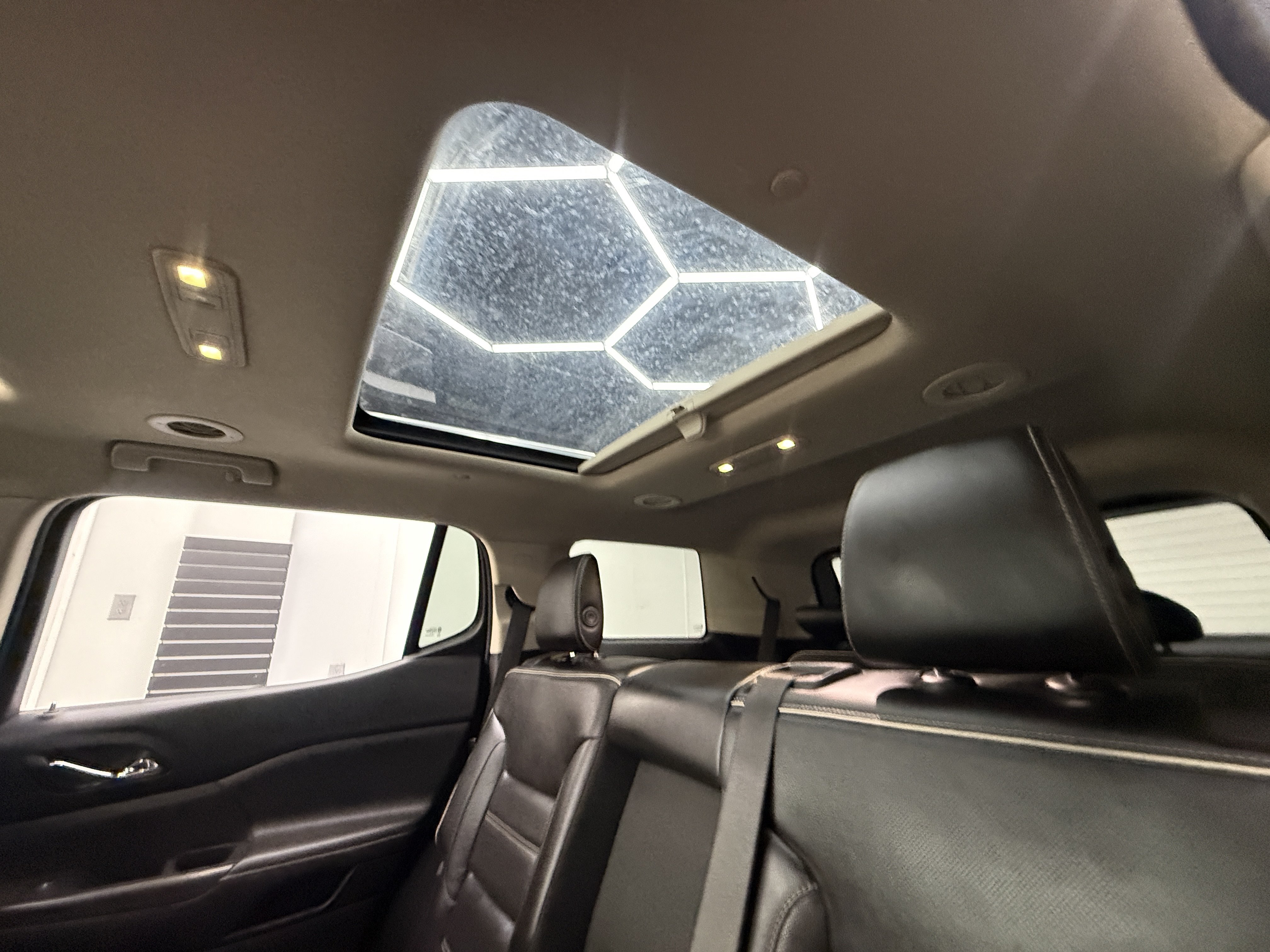 Used 2018 GMC Acadia Denali AWD/4WD image 26