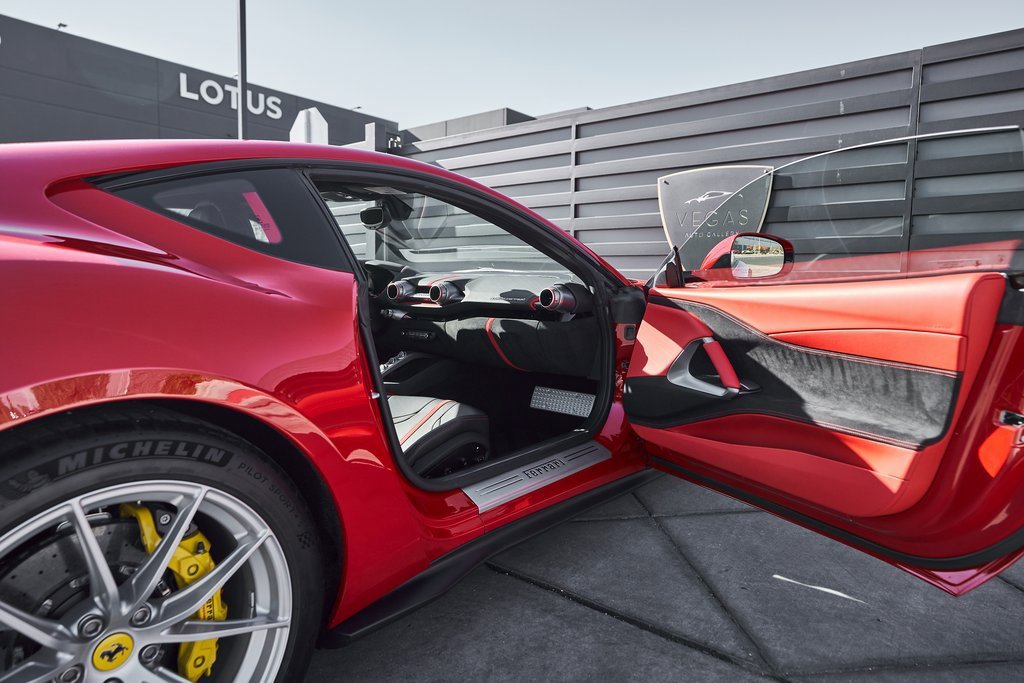 Used 2018 Ferrari 812 Superfast image 30