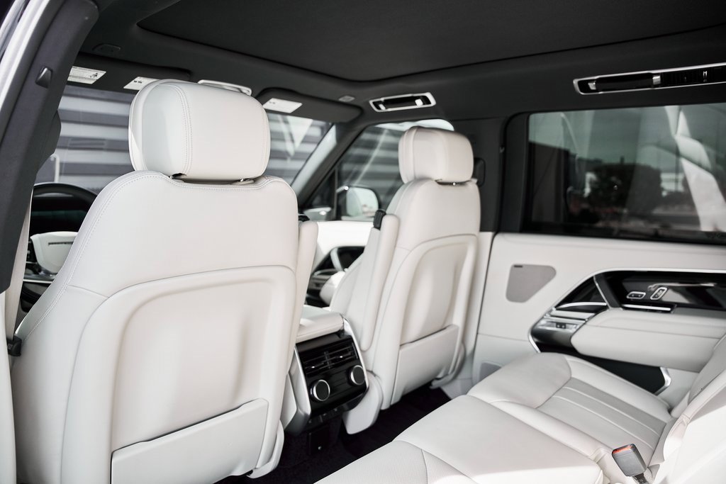 Used 2024 Land Rover Range Rover Long Wheelbase SE image 44
