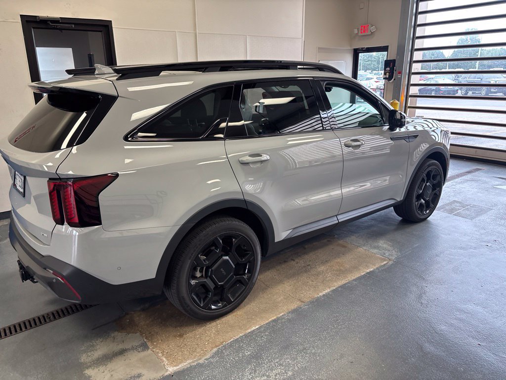 Used 2025 Kia Sorento SX AWD/4WD image 7