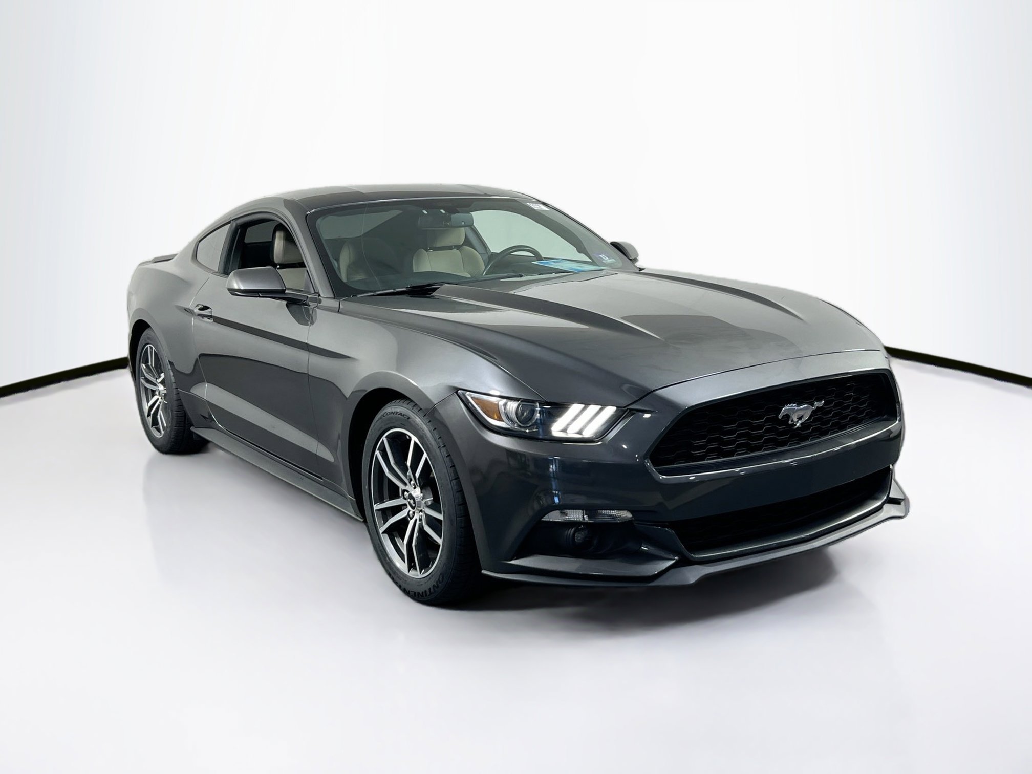 Used 2017 Ford Mustang Coupe image 3