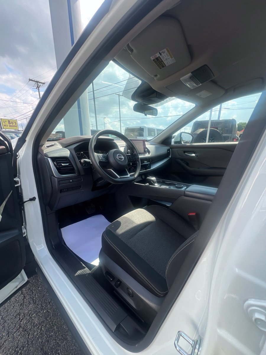 Used 2022 Nissan Rogue SV AWD/4WD image 13