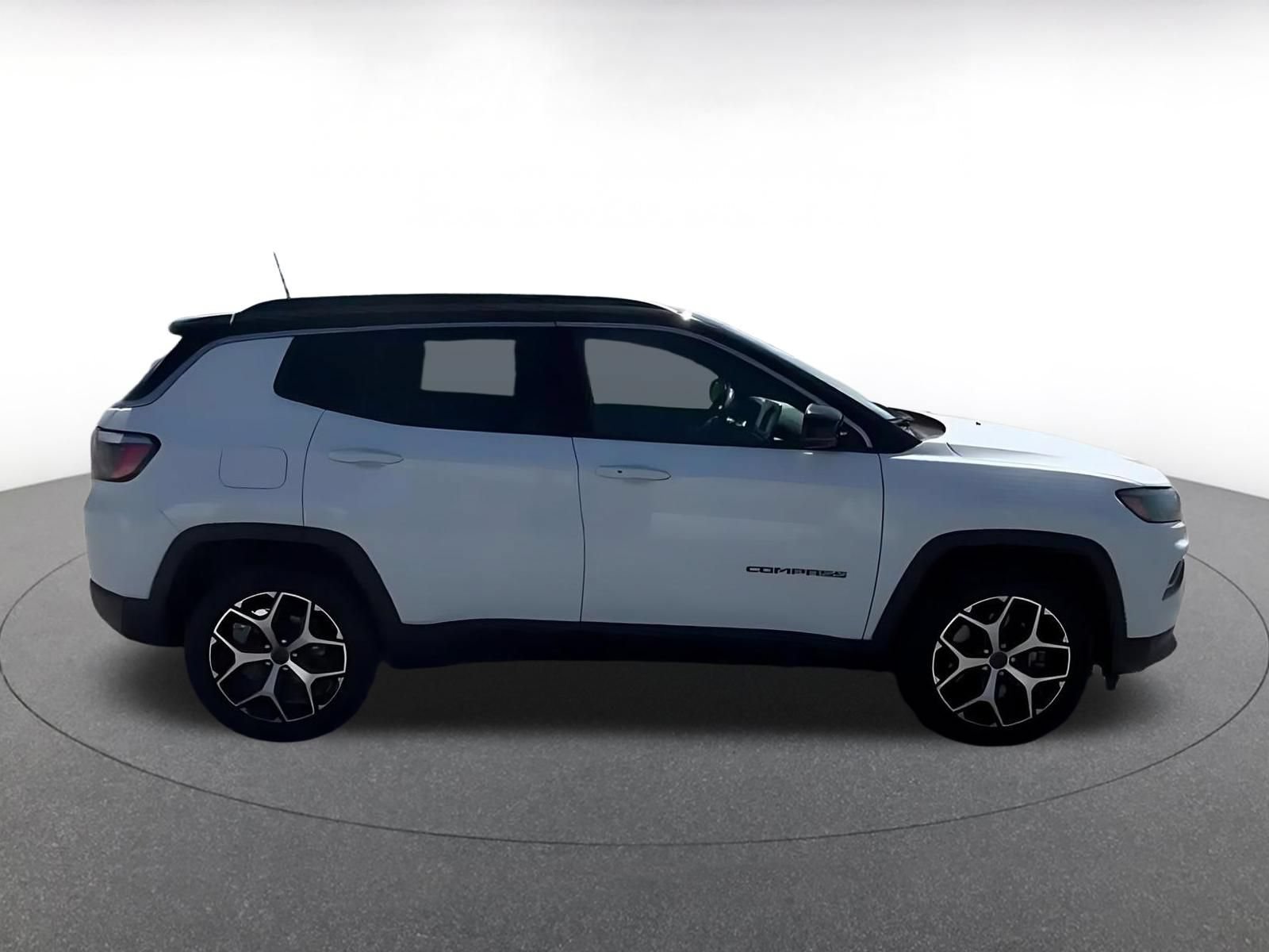 Used 2025 Jeep Compass Limited AWD/4WD image 16