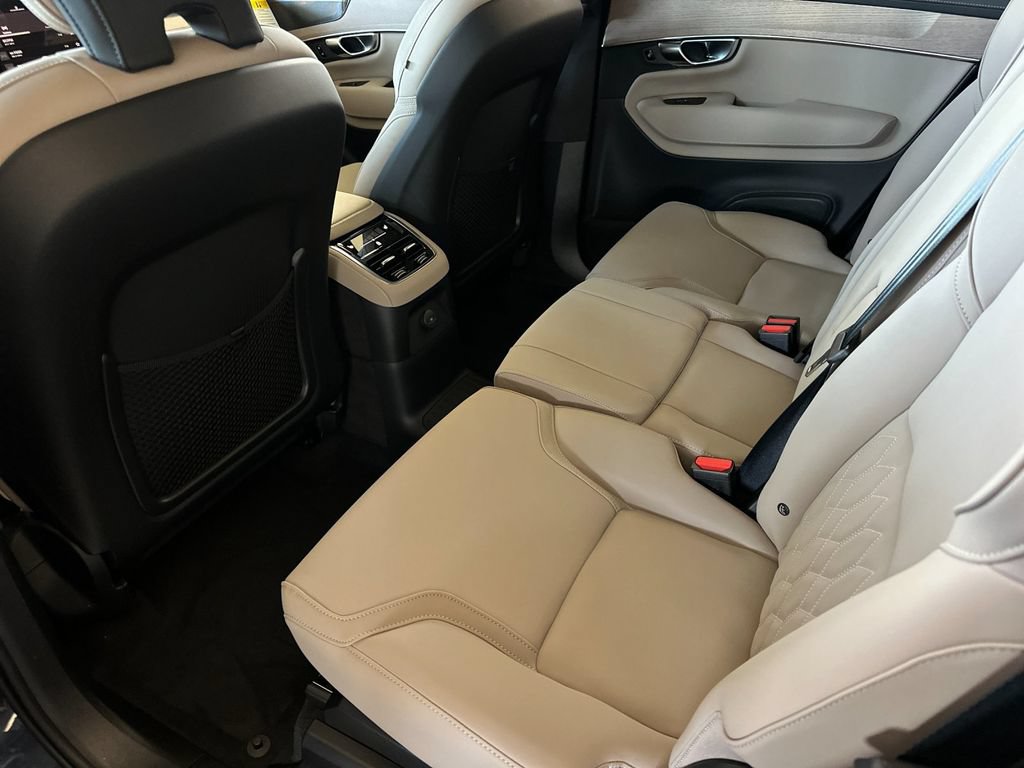 New 2026 Volvo XC90 T8 Plus w/ Protection Package Premier AWD/4WD image 11