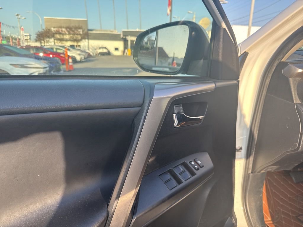 Used 2018 Toyota RAV4 XLE w/ Carpet Mat Package image 21