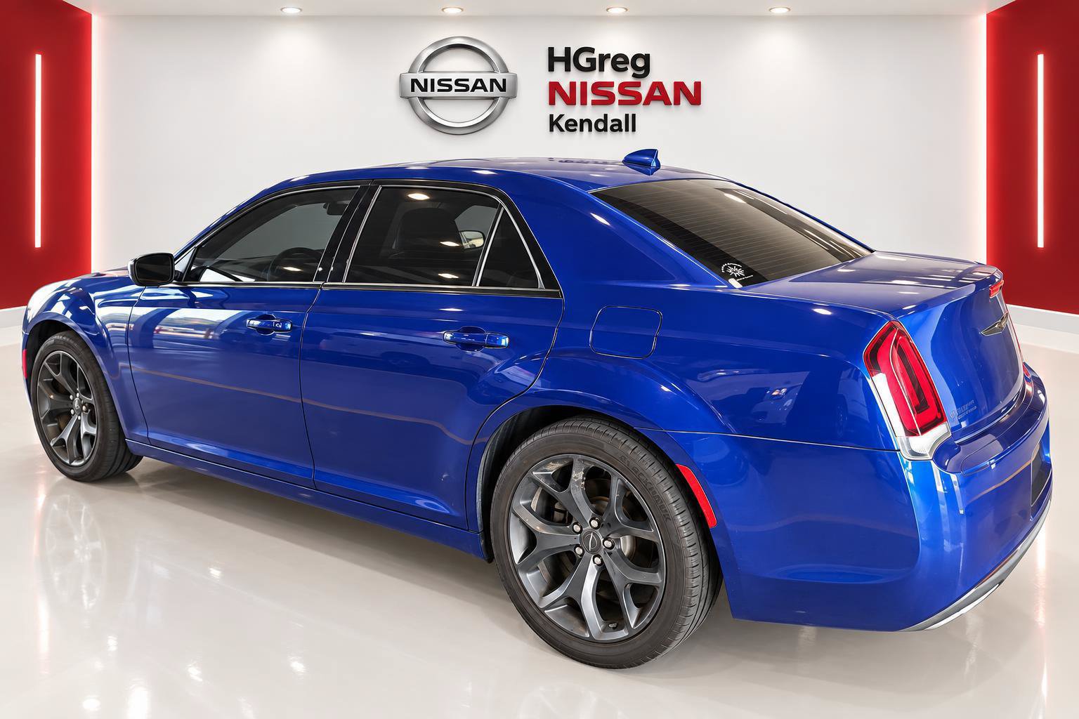 Used 2021 Chrysler 300 Touring w/ Sport Appearance Package RWD image 2