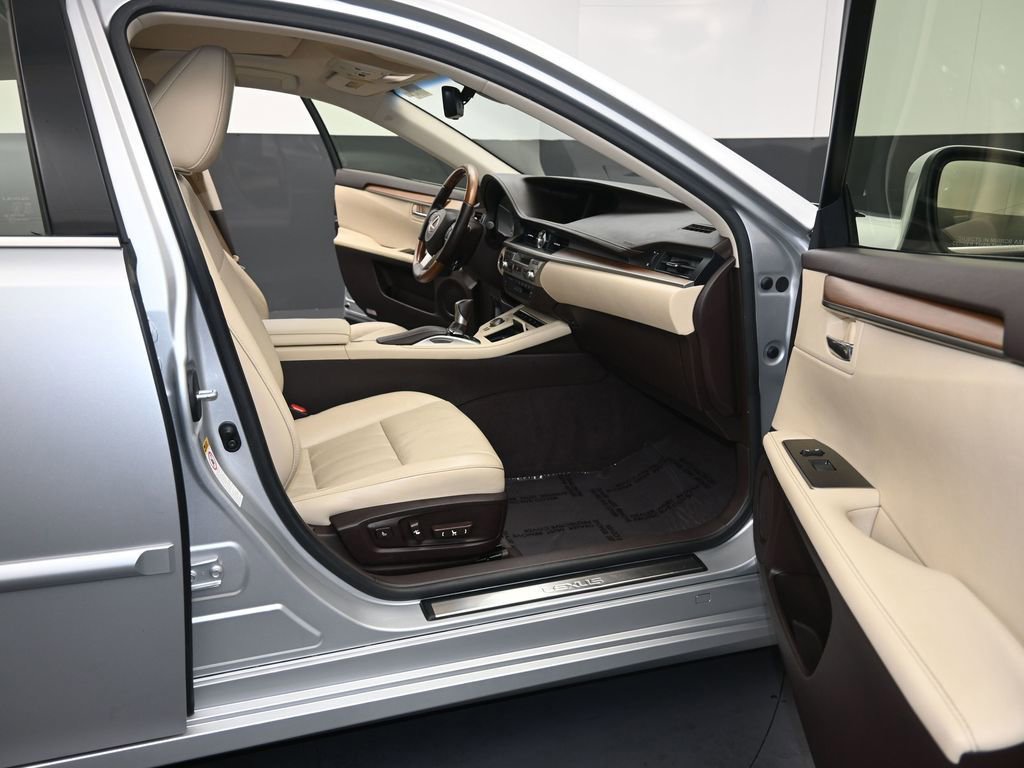 Used 2016 Lexus ES 300h image 12