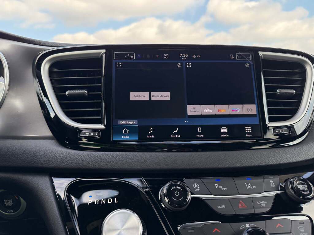 New 2026 Chrysler Voyager LX image 35