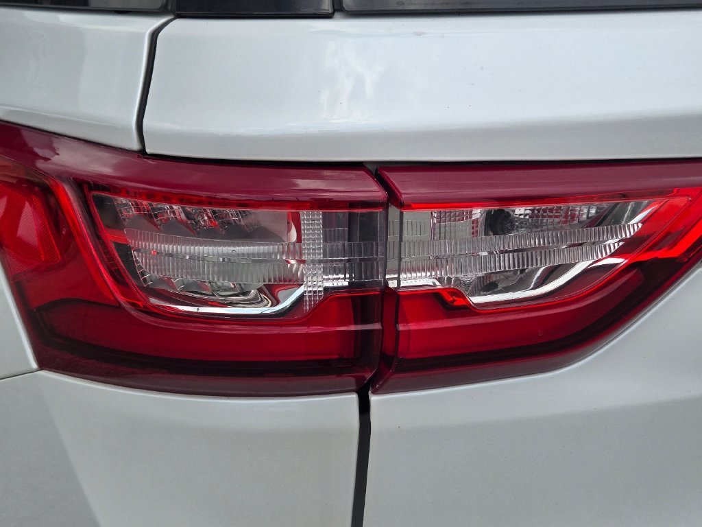 Used 2019 Chevrolet Traverse RS w/ LPO, 'HIT The Road' Package AWD/4WD image 11