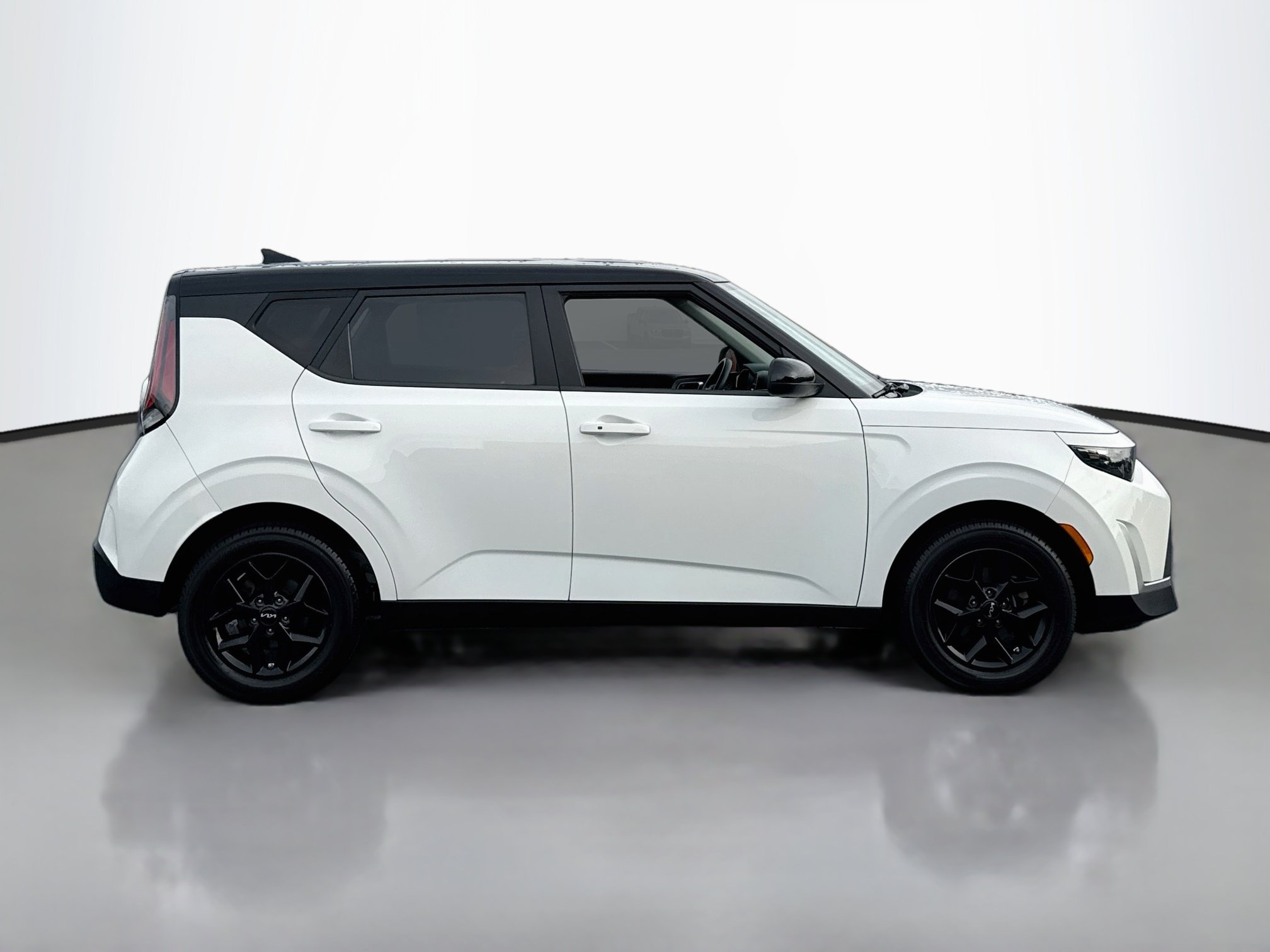 Used 2023 Kia Soul S FWD image 8
