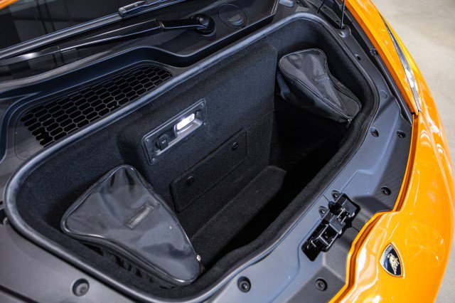Used 2018 Lamborghini Huracan Performante AWD/4WD image 37
