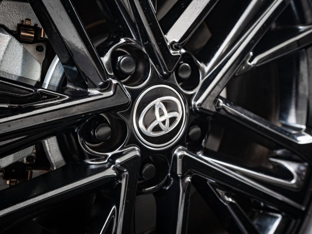 Used 2025 Toyota Camry SE image 8