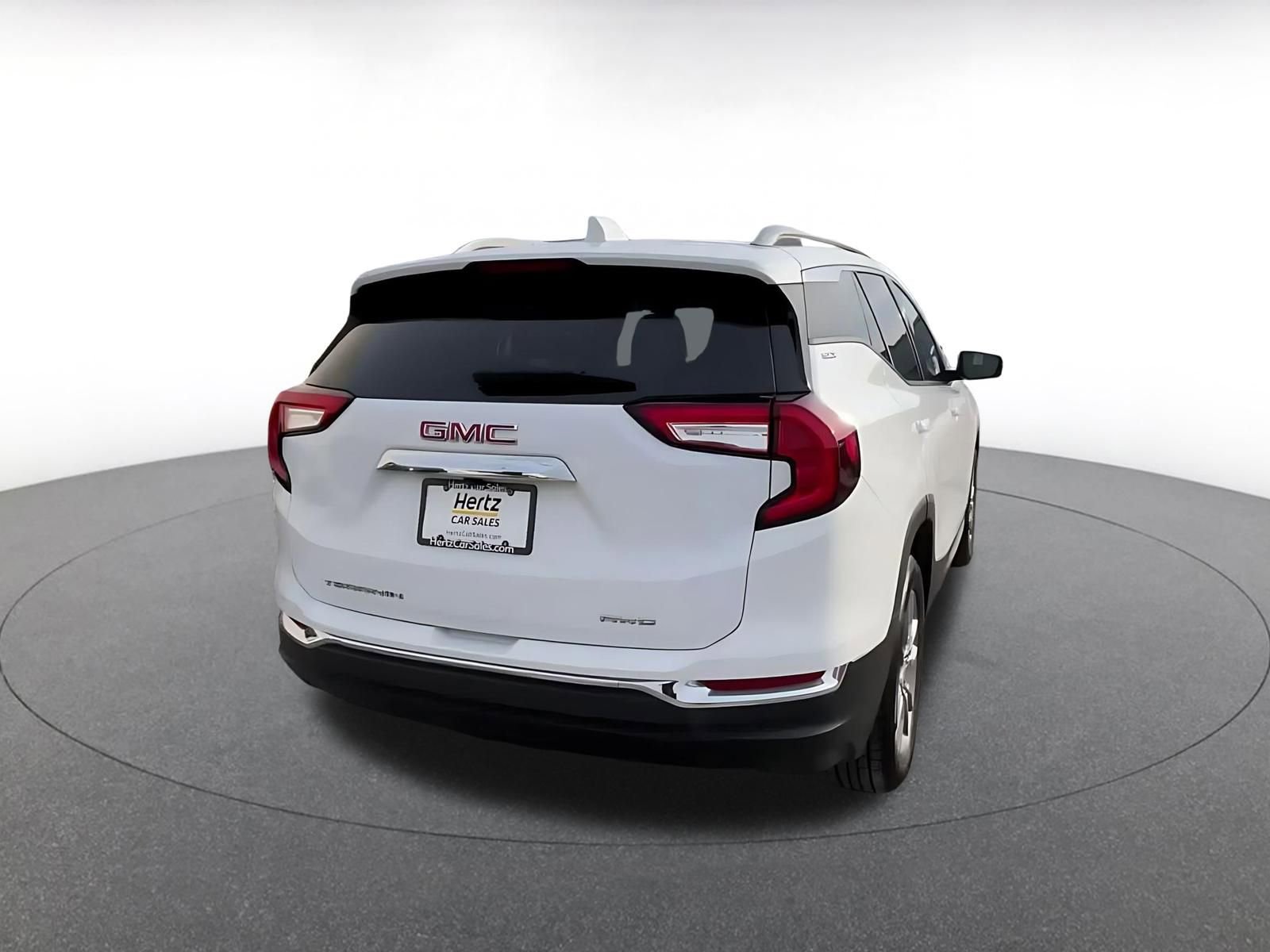 Used 2024 GMC Terrain SLT image 14