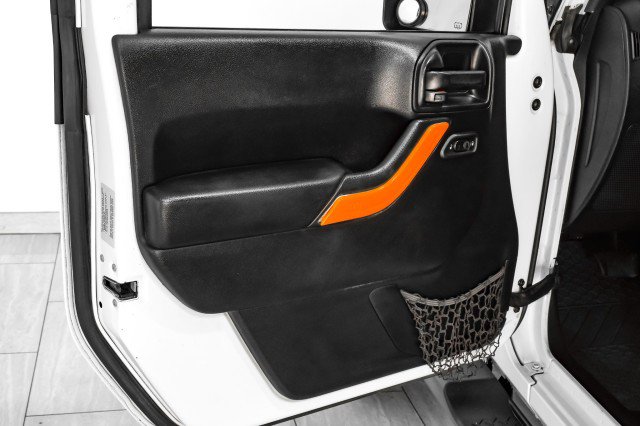 Used 2016 Jeep Wrangler Unlimited Sahara w/ Connectivity Group image 37