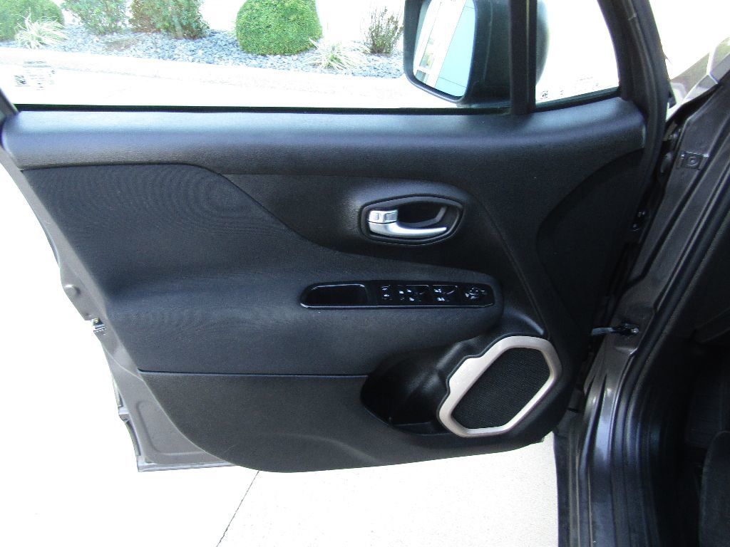 Used 2016 Jeep Renegade Sport w/ Power & Air Group image 11