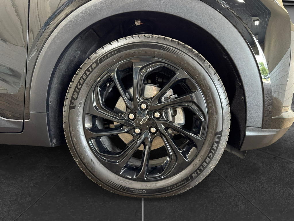 Used 2027 Chevrolet Bolt RS w/ Technology Package FWD image 33