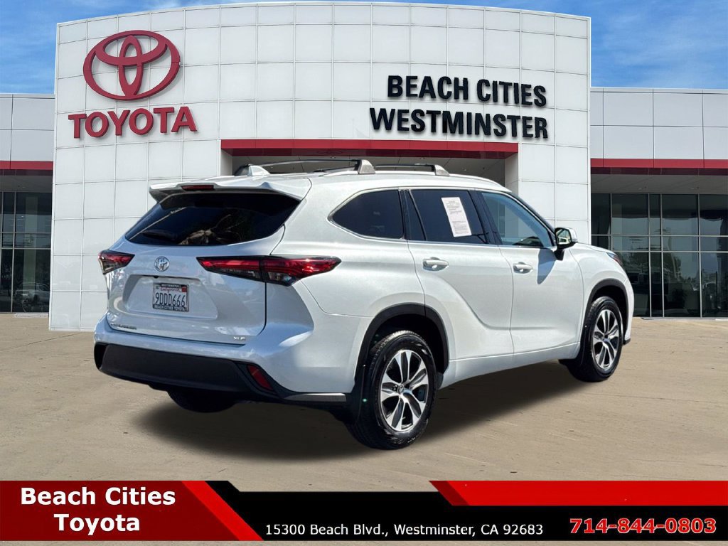 Used 2022 Toyota Highlander XLE FWD image 11