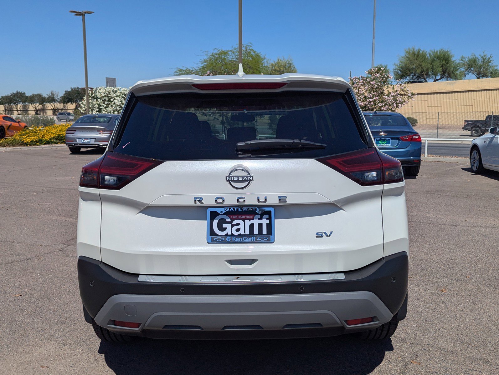 Used 2023 Nissan Rogue SV image 4