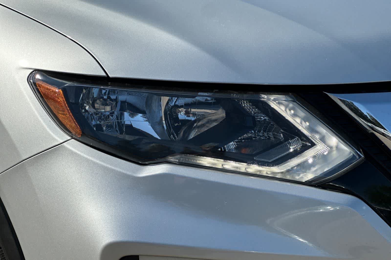 Used 2020 Nissan Rogue SV w/ Premium Package FWD image 34
