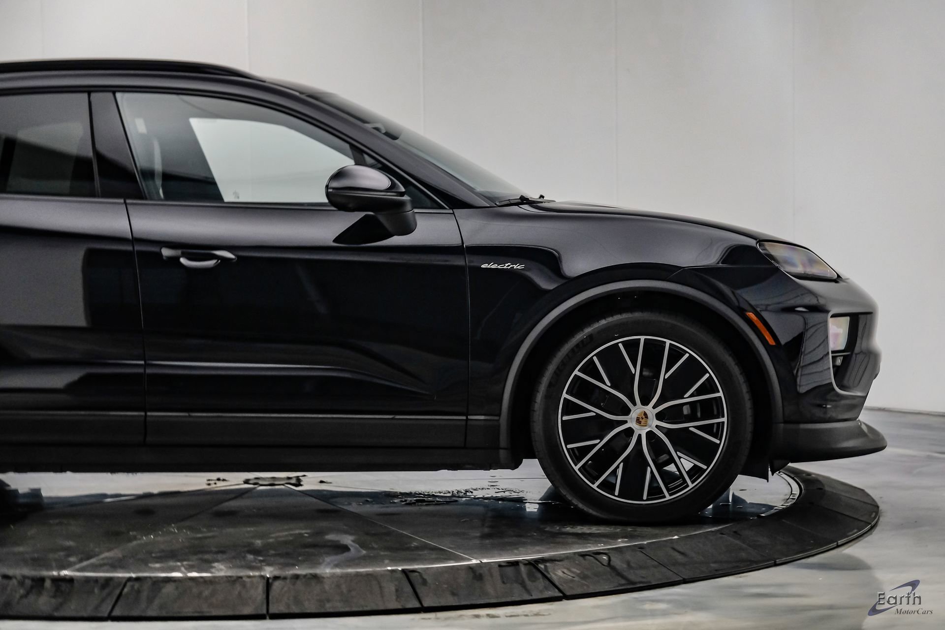 Used 2025 Porsche Macan 4 Electric AWD/4WD image 21
