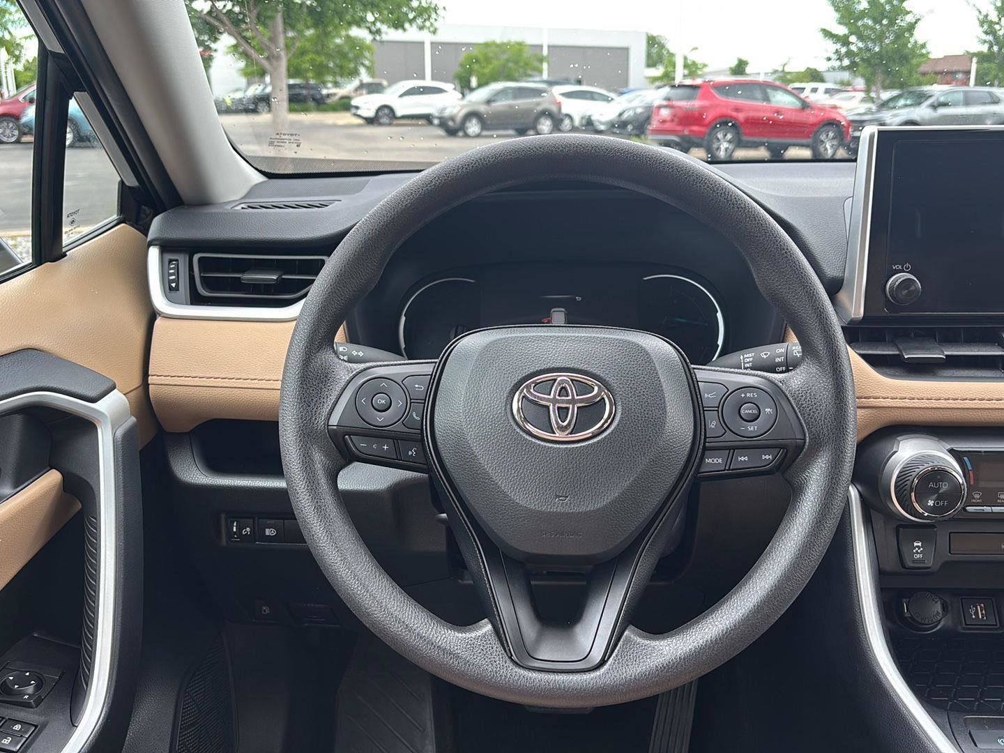 Used 2025 Toyota RAV4 LE AWD/4WD image 29