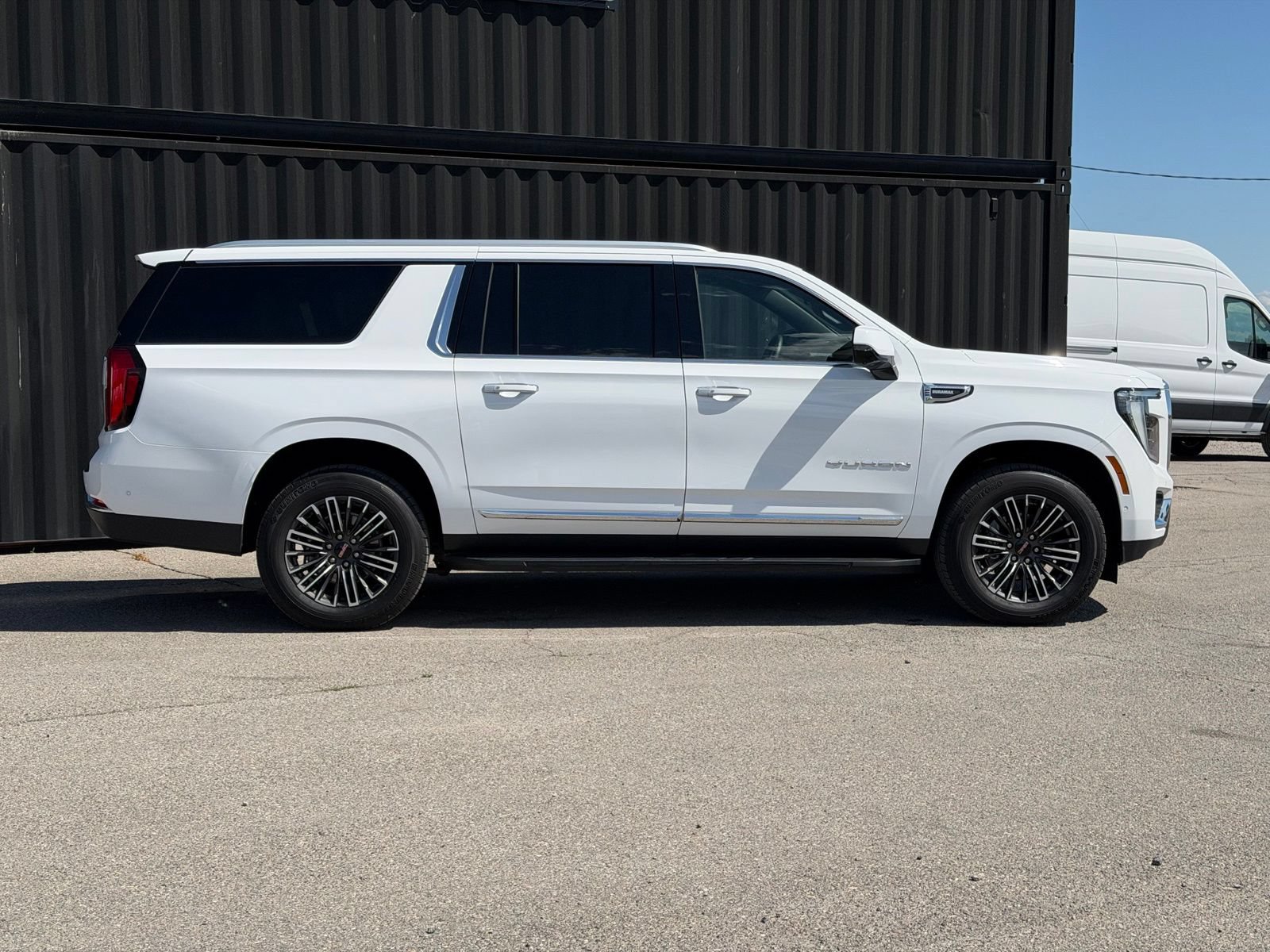 Used 2025 GMC Yukon XL Elevation AWD/4WD image 6