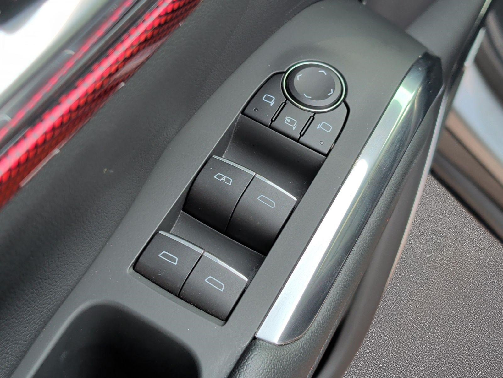Used 2025 Chevrolet Traverse RS FWD image 9