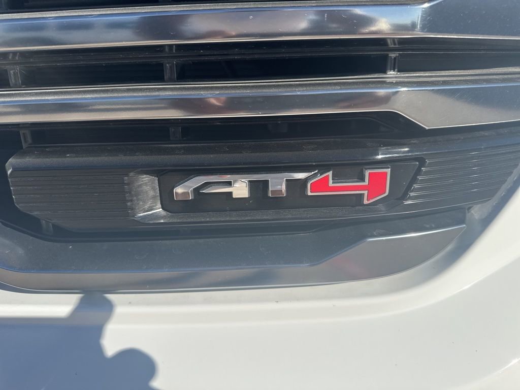 Used 2024 GMC Sierra 1500 AT4 w/ Technology Package AWD/4WD image 9