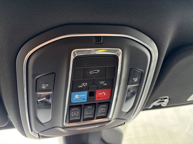 Used 2023 Jeep Wagoneer L Series II w/ Premium Group I image 17