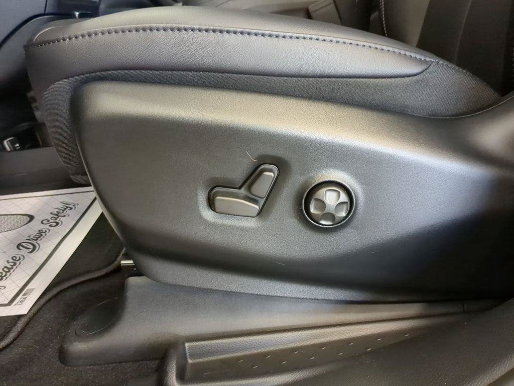 New 2026 Chrysler Pacifica Select FWD image 10