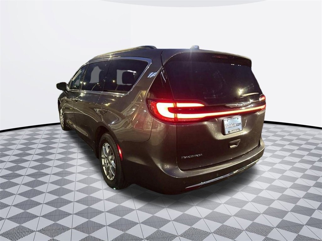 Used 2021 Chrysler Pacifica Touring image 14
