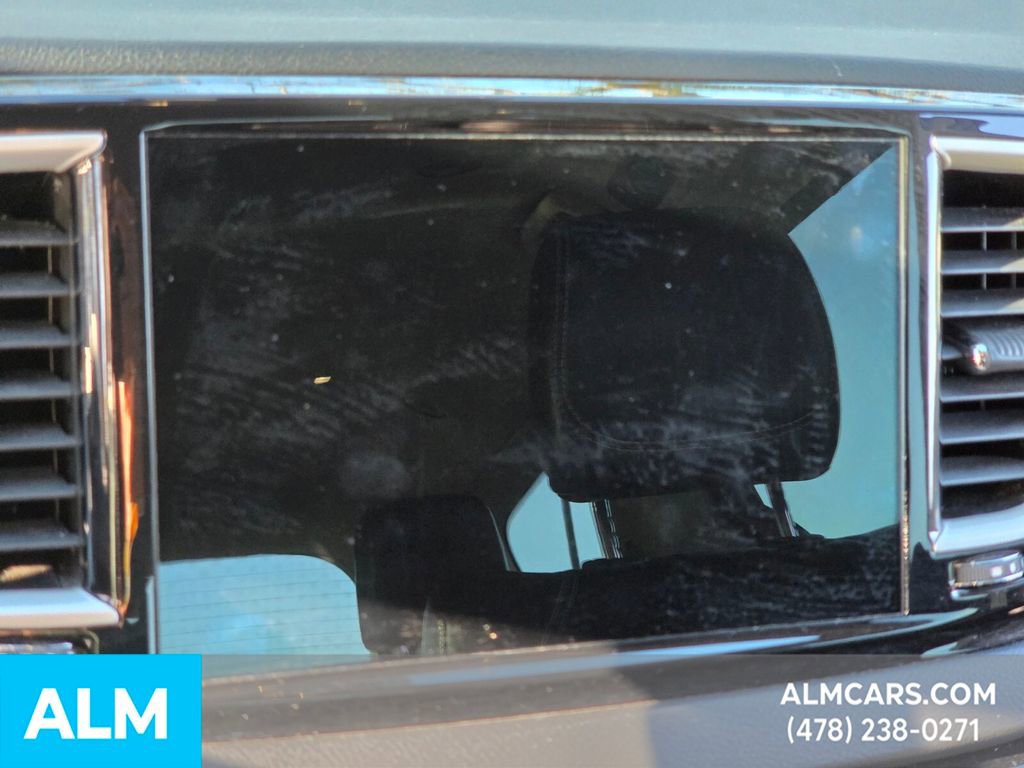 Used 2023 Chrysler Pacifica Touring-L image 23