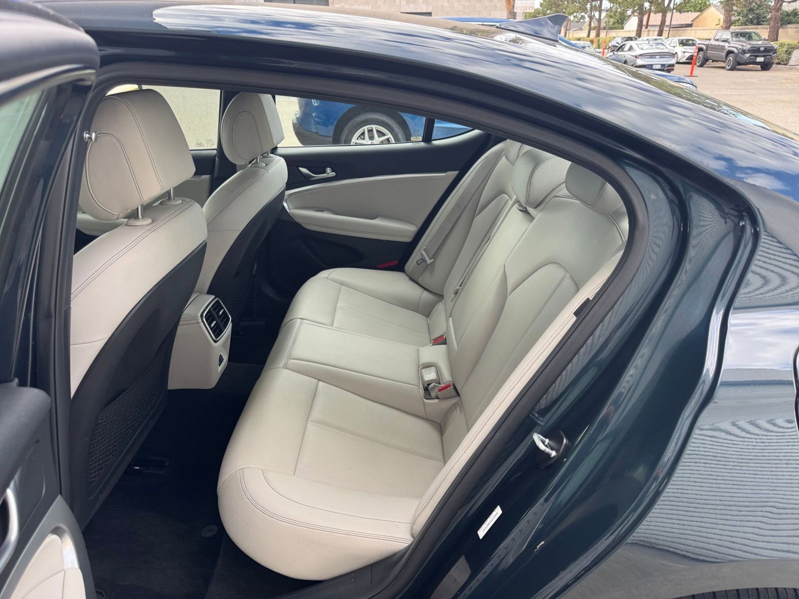 Used 2025 Genesis G70 2.5T image 25