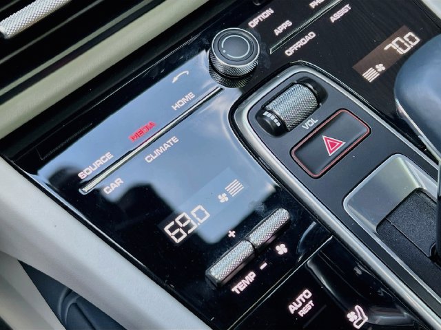 Certified 2023 Porsche Cayenne Platinum Edition AWD/4WD image 17