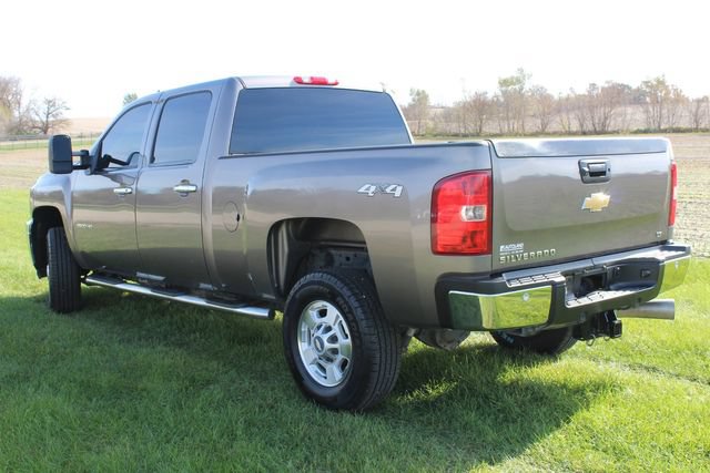 Used 2011 Chevrolet Silverado 2500 LT w/ Interior Plus Package AWD/4WD image 3
