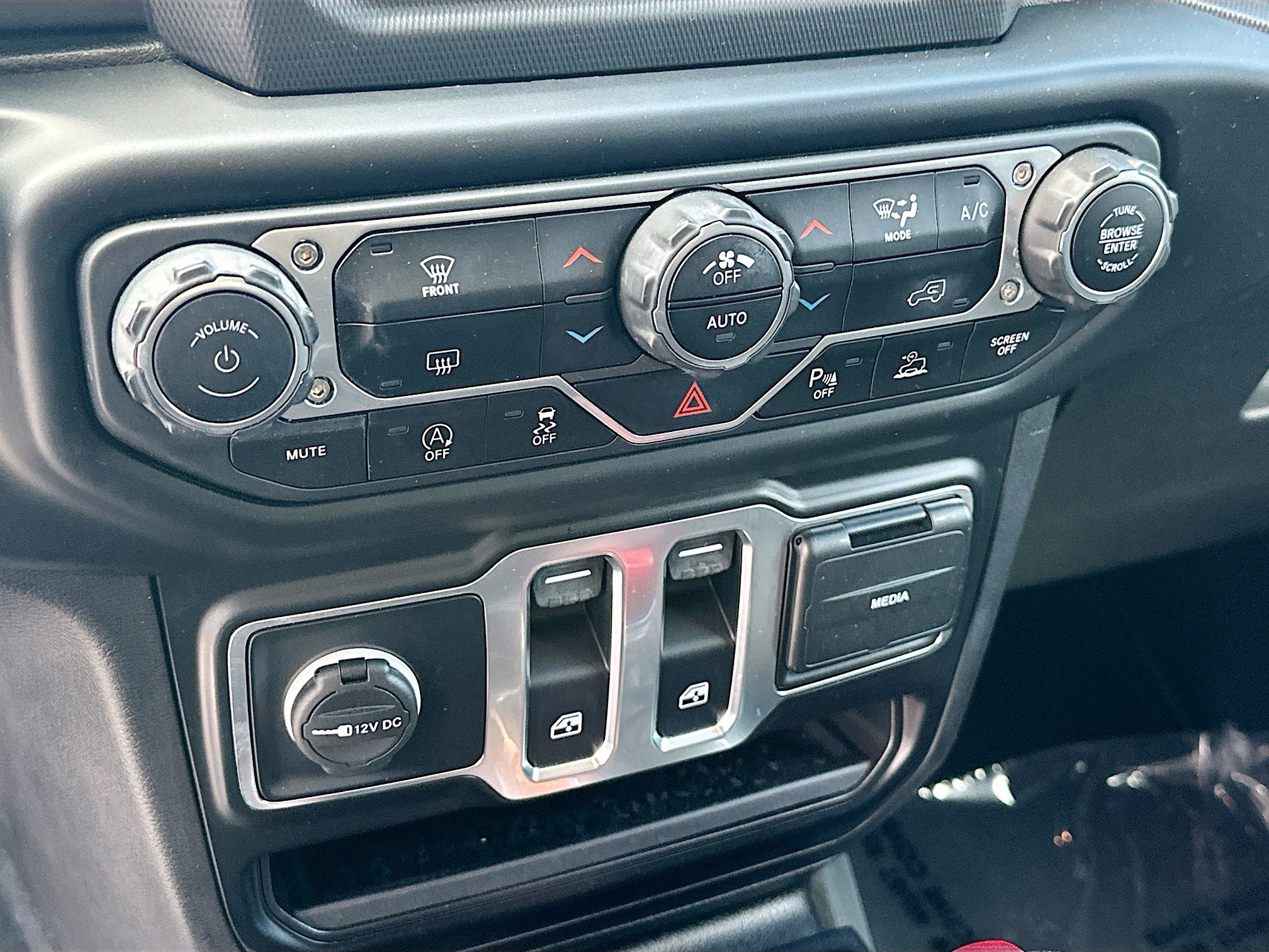 Used 2022 Jeep Wrangler Sport AWD/4WD image 14
