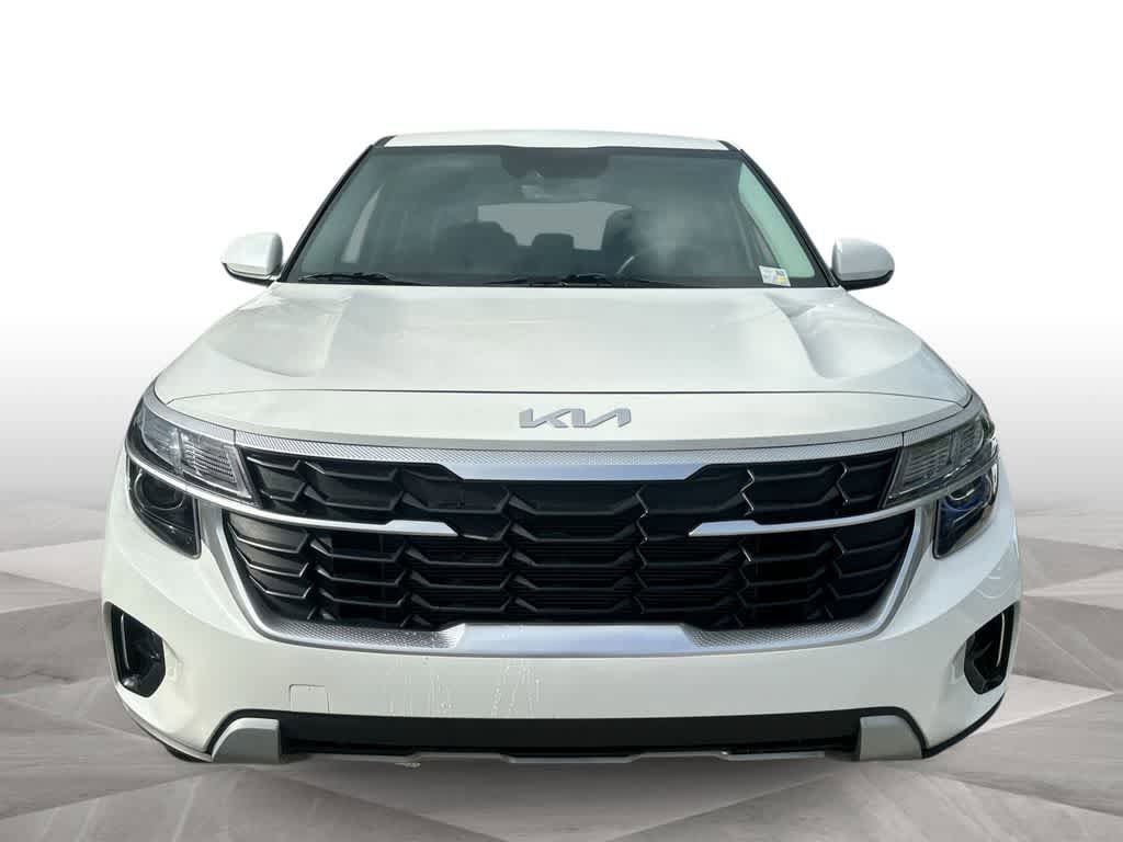 Certified 2024 Kia Seltos LX image 3