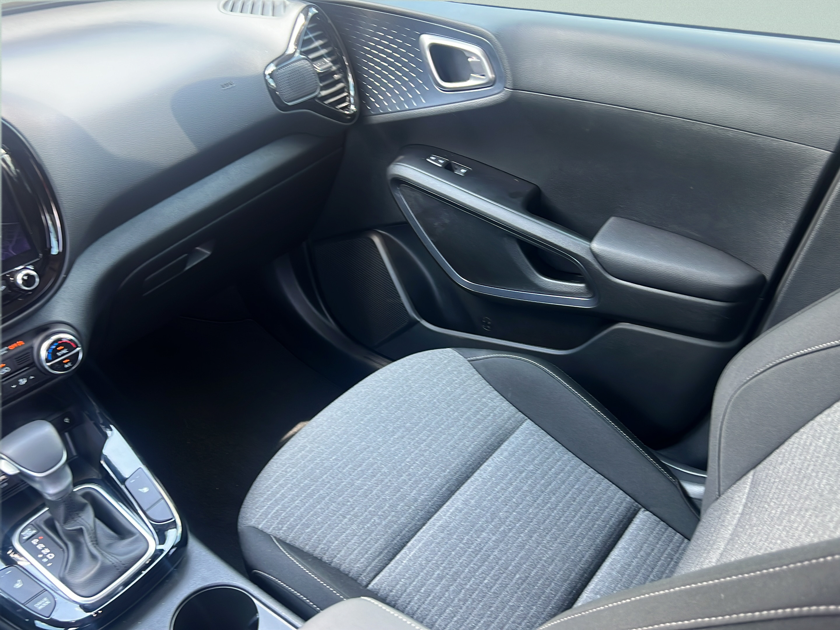 Certified 2025 Kia Soul EX FWD image 12