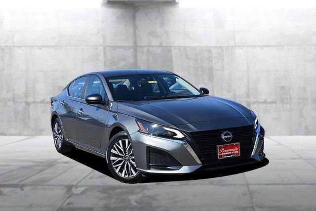 Certified 2025 Nissan Altima 2.5 SV image 2