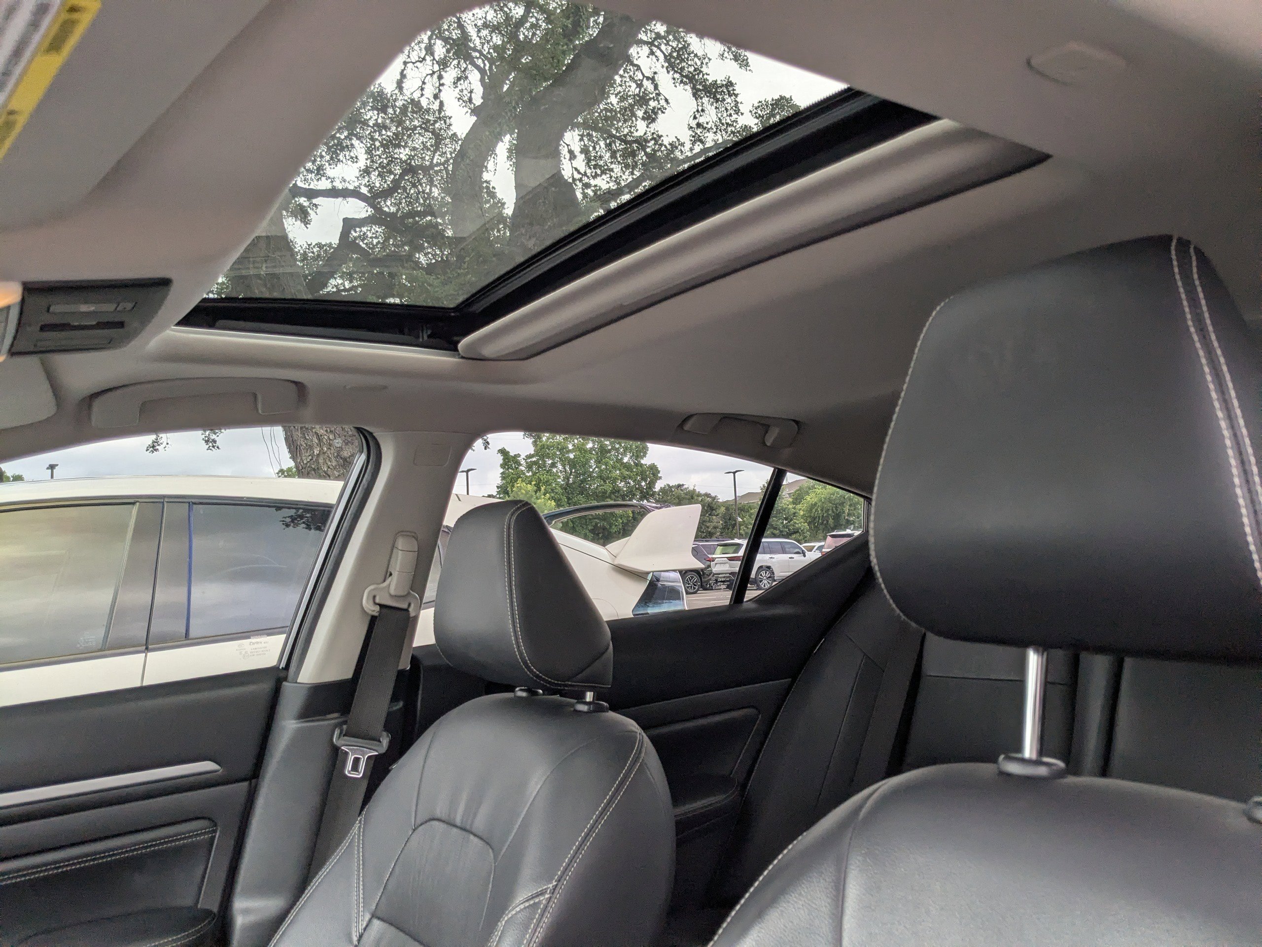 Used 2020 Nissan Altima 2.0 Platinum FWD image 8