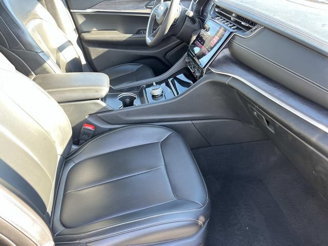 Used 2025 Jeep Grand Cherokee Limited AWD/4WD image 22