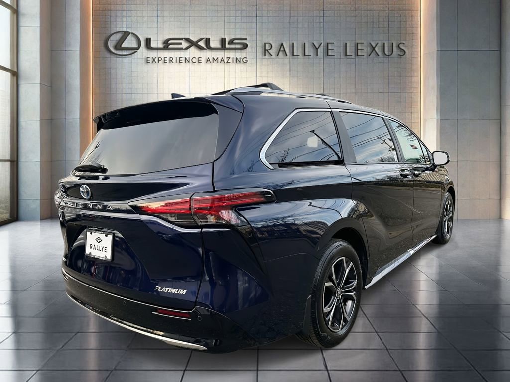 Used 2025 Toyota Sienna Platinum image 3